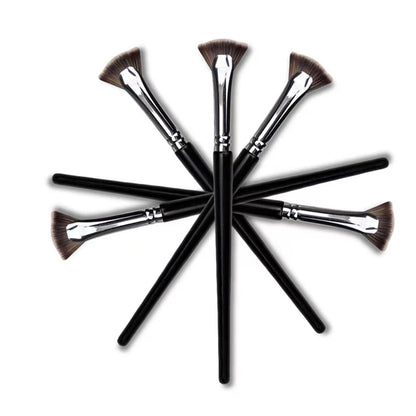 LuxeLash Brush™- Fan Shaped Eyelash Brush